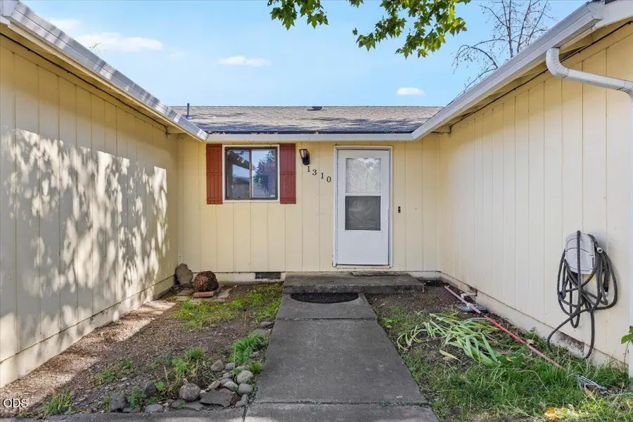 1310 Vista Drive, Central Point, OR 97502 - #3