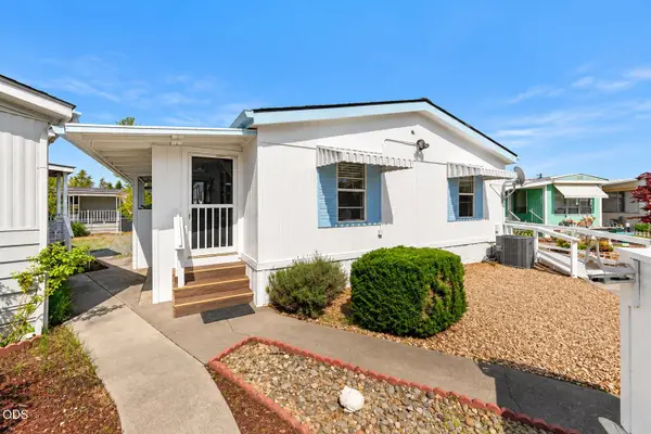 114 Briarwood Way, Grants Pass, OR 97526