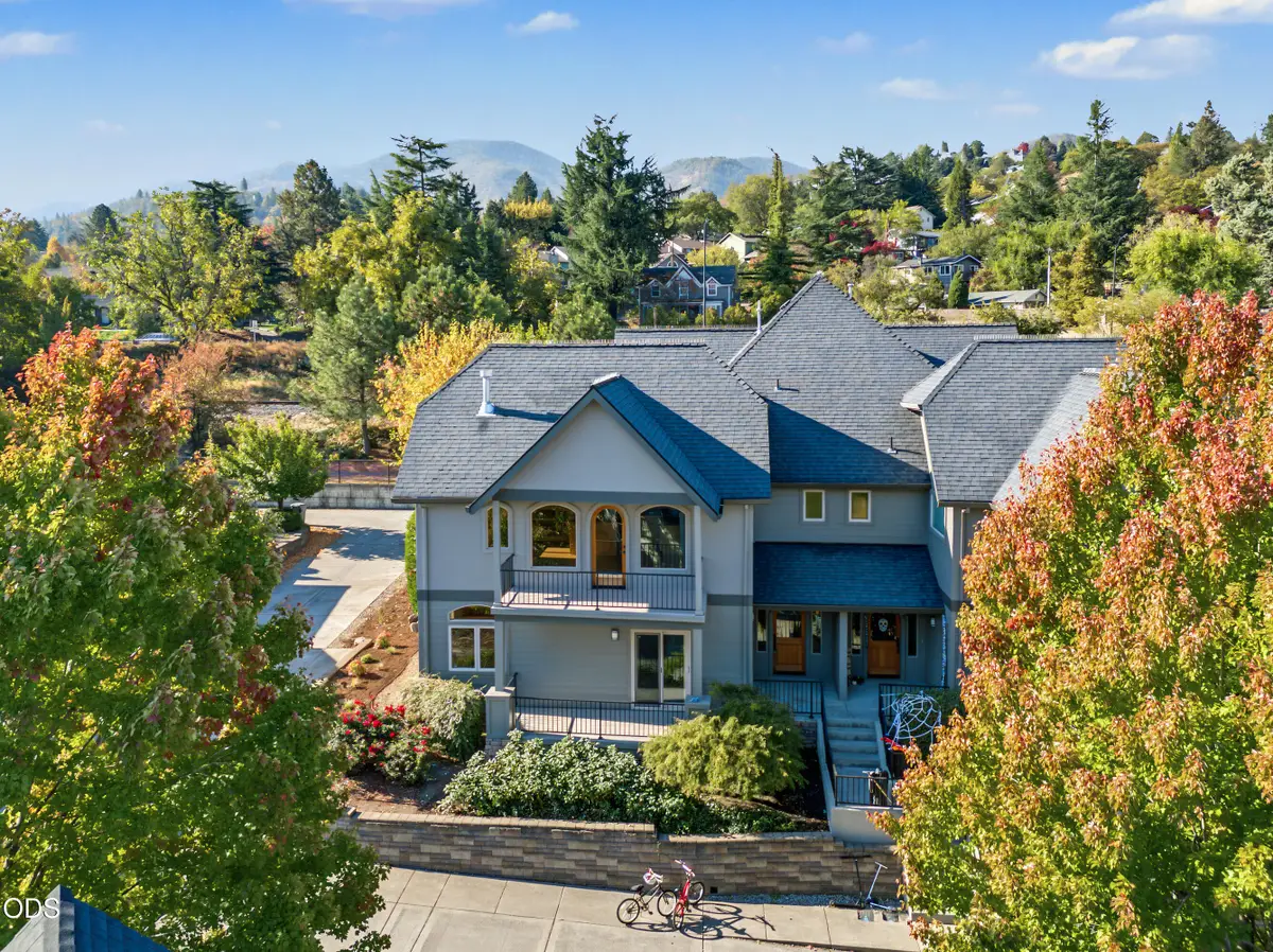 524 W Nevada Street, Ashland, OR 97520 - #1