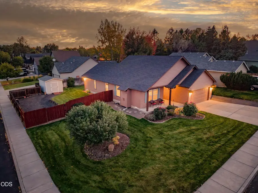 2118 SW Pumice Avenue, Redmond, OR 97756 - #2
