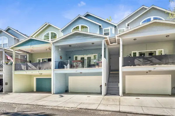 125 N 6th Street, Central Point, OR 97502