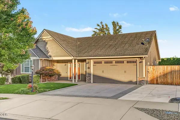 2883 Strasburg Street, Medford, OR 97504