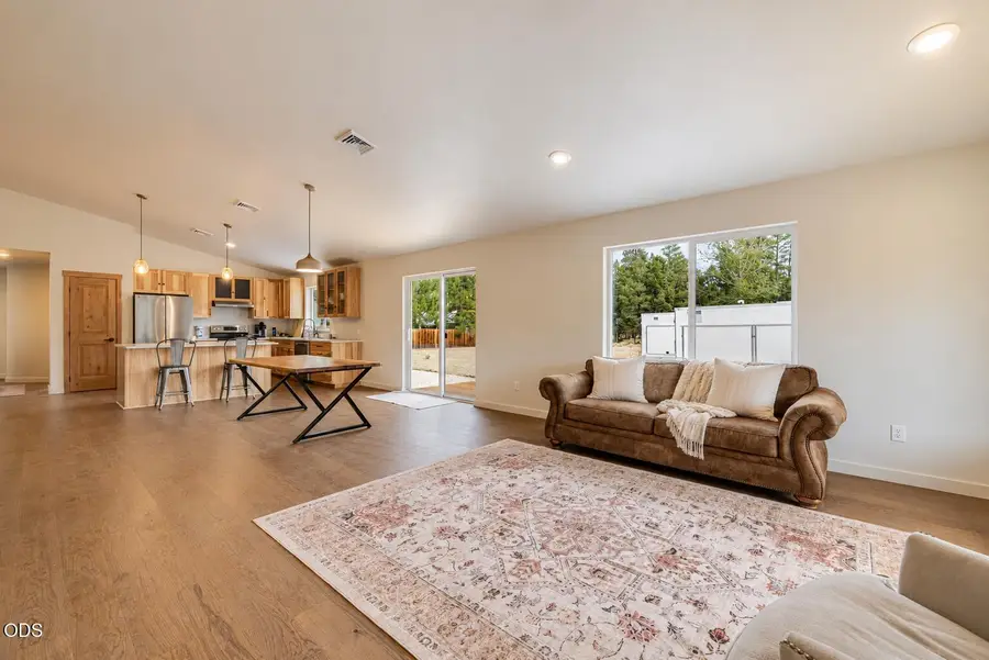 1130 E Canter Court, Sisters, OR 97759 - #3