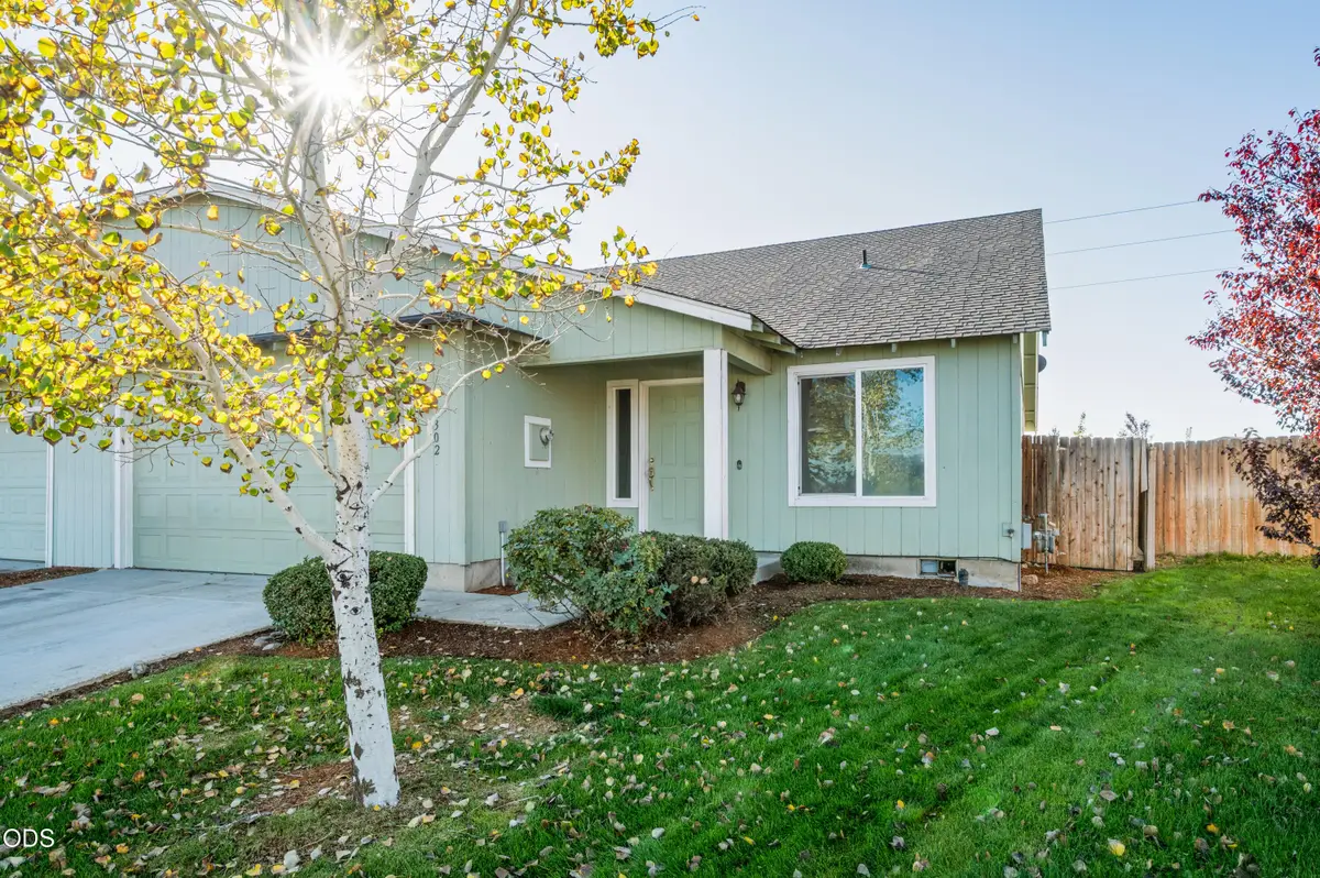 302 SE Leisek Way, Madras, OR 97741 - #1