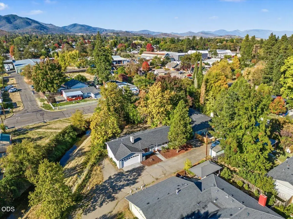 207 Oak Street, Phoenix, OR 97535 - #1