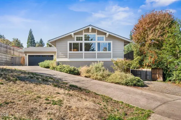 449 S Wexford Circle, Medford, OR 97504