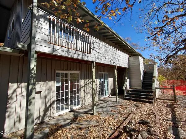 4356 W Griffin Creek Road, Medford, OR 97501
