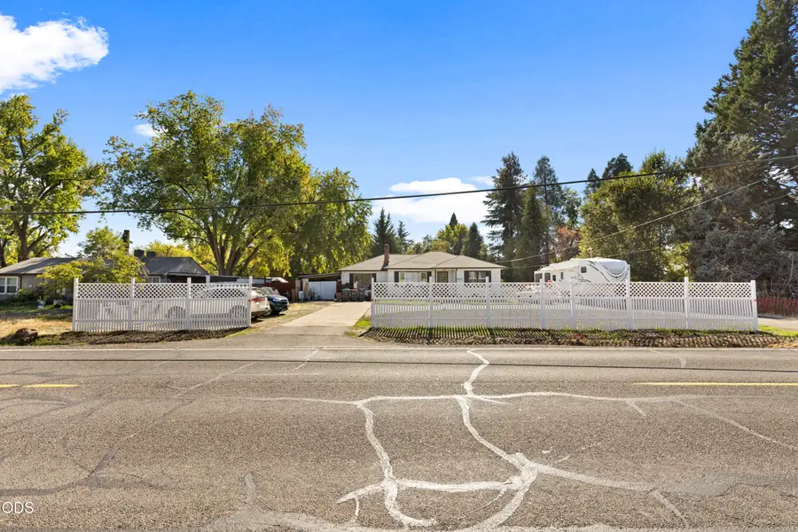 833 Beall Lane, Medford, OR 97502 - #2