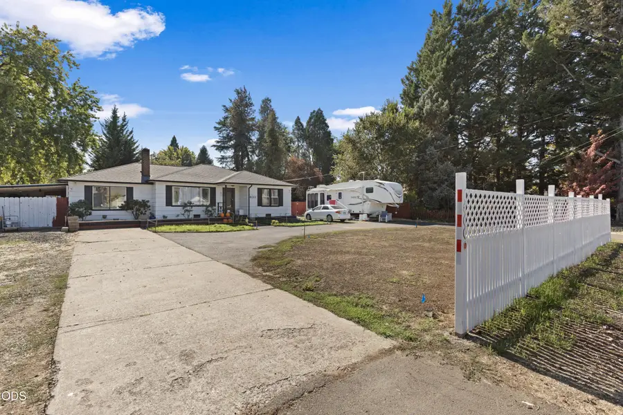 833 Beall Lane, Medford, OR 97502 - #3
