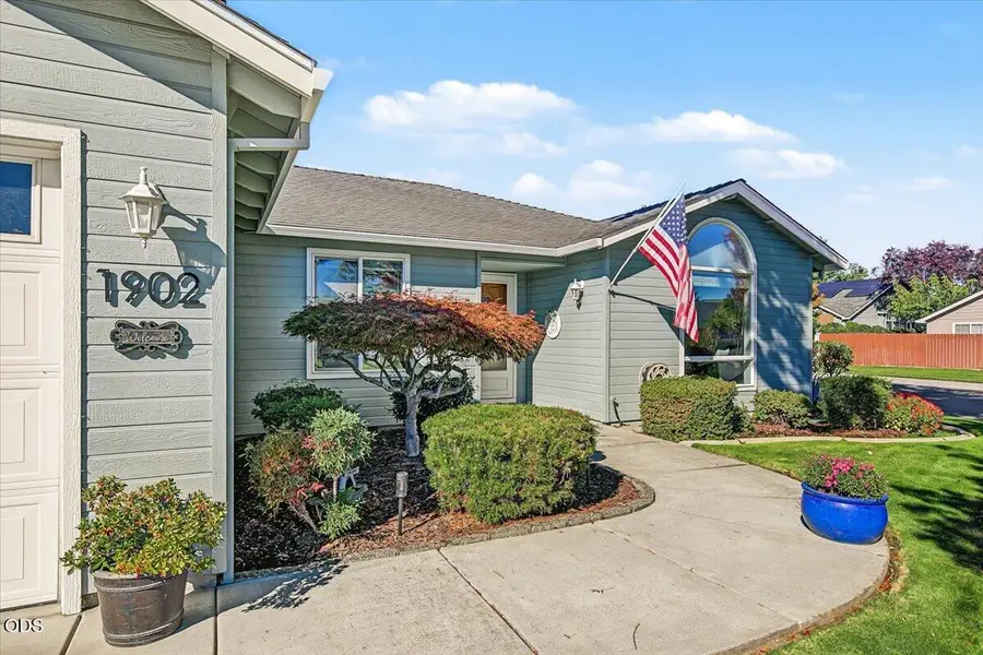 1902 Mckenzie Drive, Medford, OR 97501 - #3