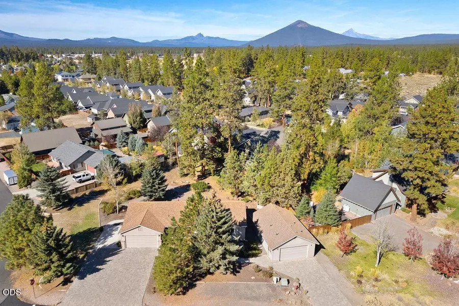 205 N Rope Place, Sisters, OR 97759 - #2