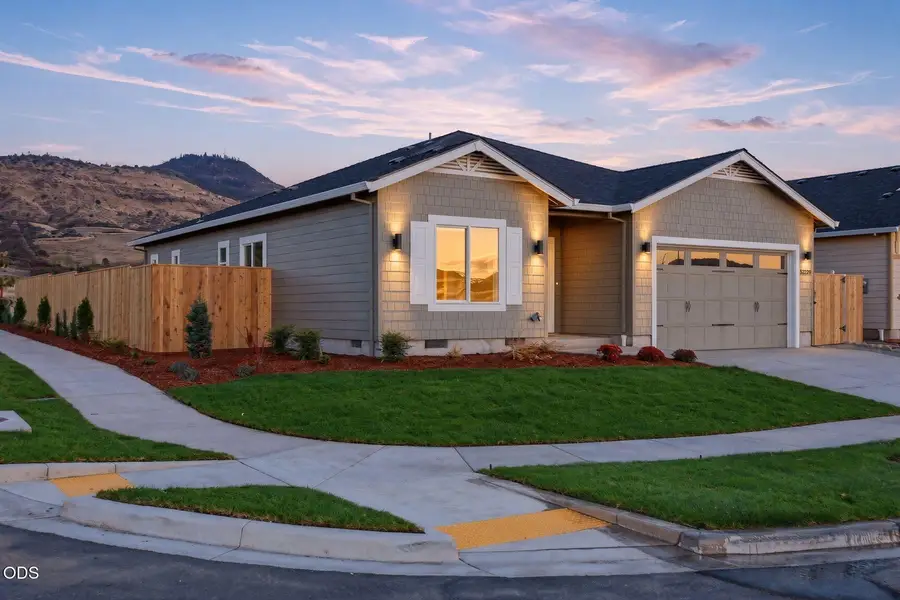 3220 Garner Way, Medford, OR 97504 - #2