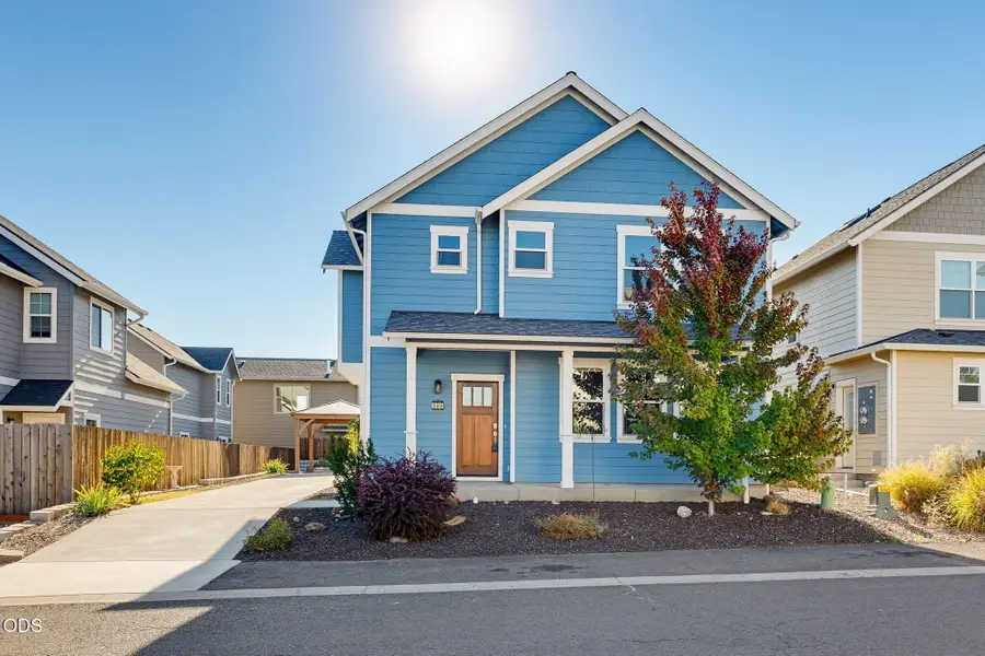 305 Davidson Way, Talent, OR 97540 - #2
