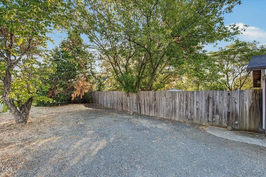 299 Loto Street, Eagle Point, OR 97524 - #3