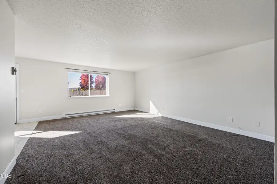 921 SE Algonquian Court, Prineville, OR 97754 - #3