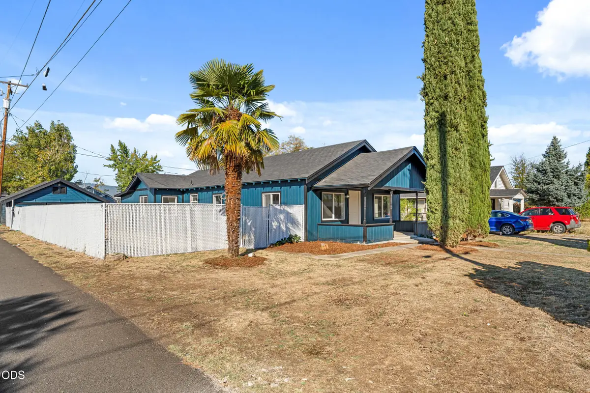 13 Kenwood Avenue, Medford, OR 97501 - #1
