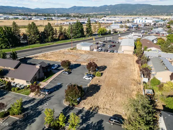 2698 N Pacific Highway, Medford, OR 97501