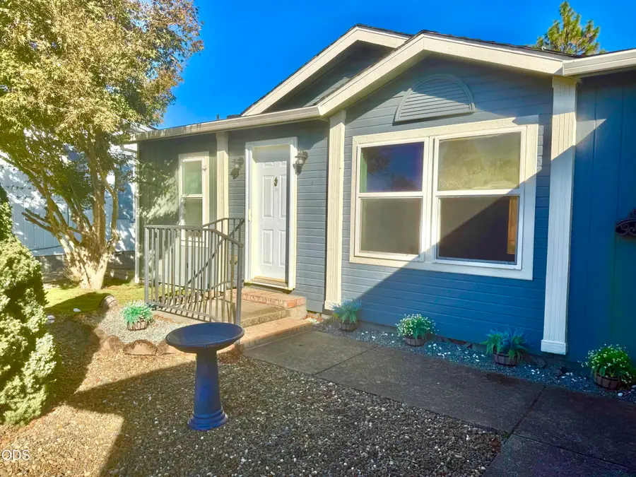 24 Bridgeport Drive, Eagle Point, OR 97524 - #3