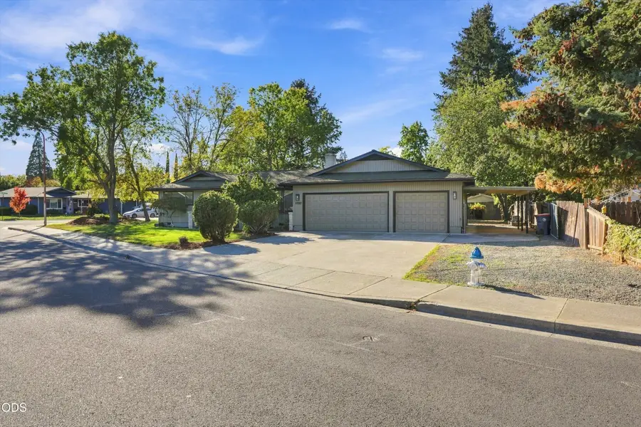 1282 S Oakdale Avenue, Medford, OR 97501 - #3