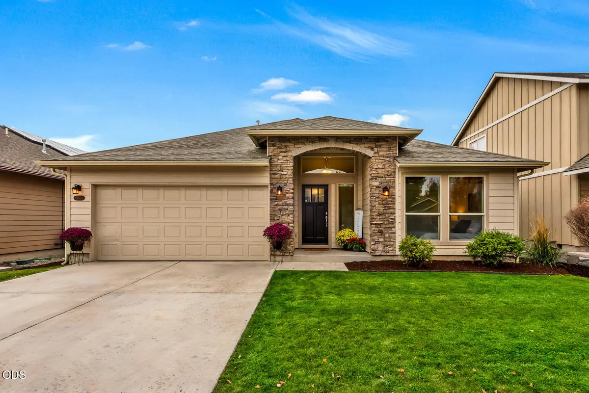 3011 NE Red Oak Drive, Bend, OR 97701 - #1