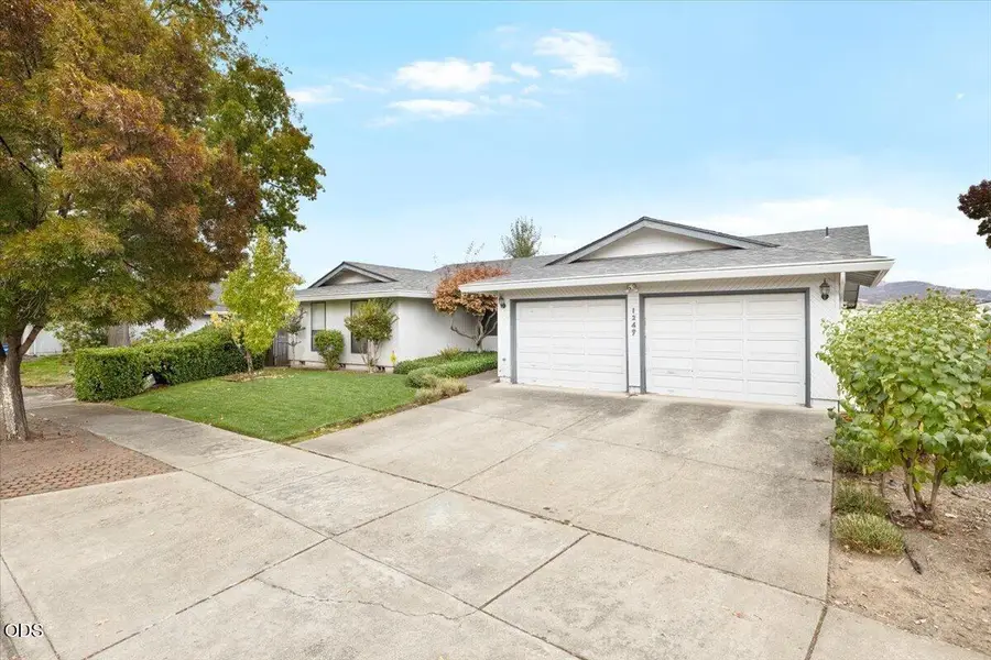 1249 La Loma Drive, Medford, OR 97504 - #2
