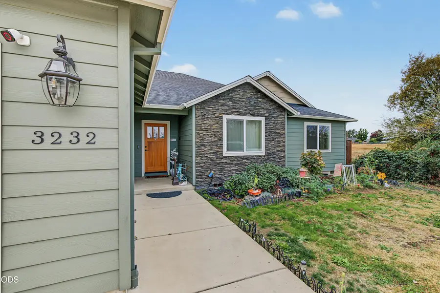 3232 Ford Drive, Medford, OR 97504 - #3