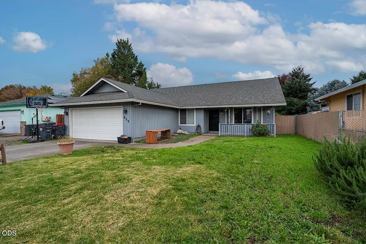 922 Hopkins Road, Central Point, OR 97502 - #1