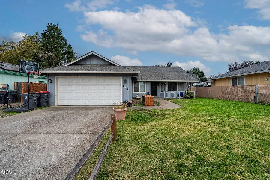 922 Hopkins Road, Central Point, OR 97502 - #2
