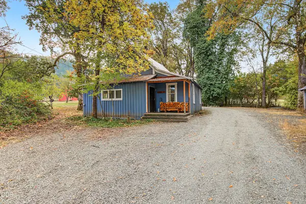 441 Tunnel Road, Glendale, OR 97442