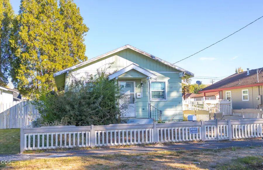 2241 Applegate Avenue, Klamath Falls, OR 97601 - #2