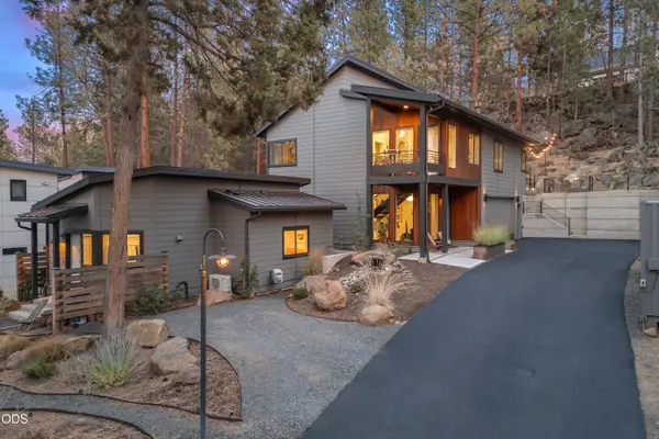 61552 Oakwood Place #1 & 2, Bend, OR 97702
