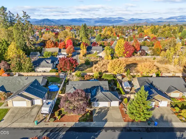 1196 Moon Glo Drive, Grants Pass, OR 97527
