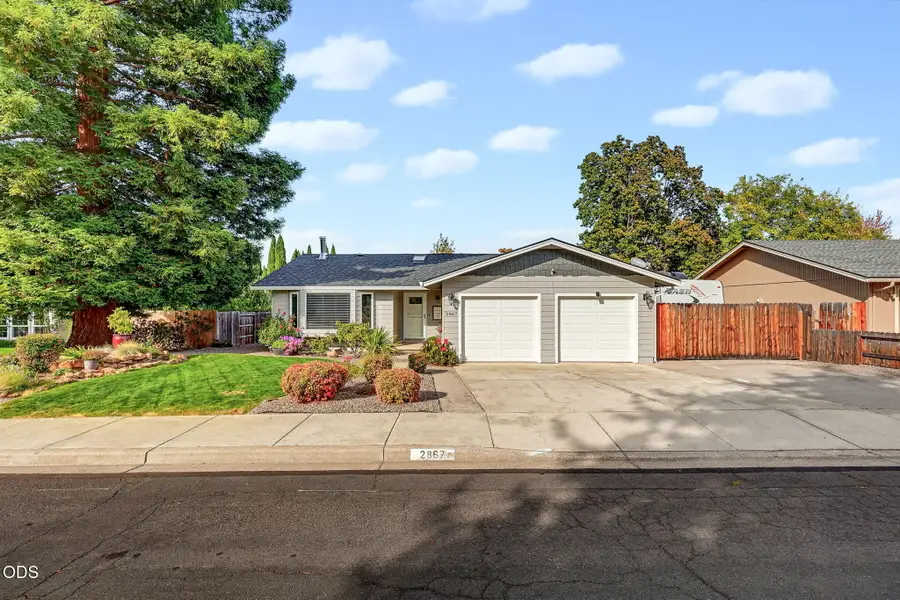 2867 Spring Hills Drive, Medford, OR 97504 - #2