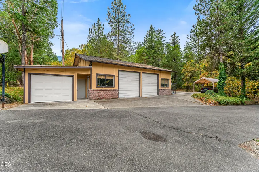 355 Copper Drive, Grants Pass, OR 97527 - #3