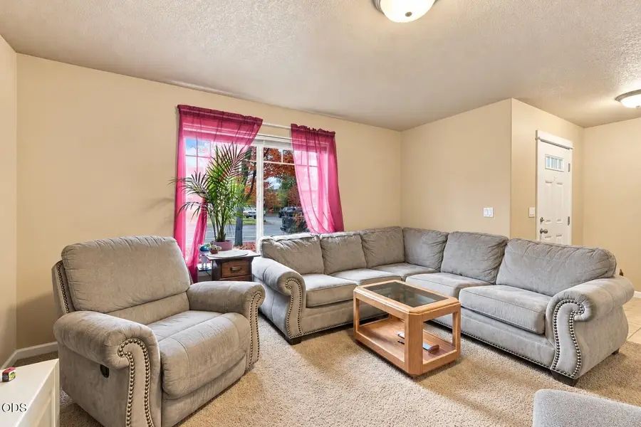20487 Brentwood Avenue, Bend, OR 97702 - #3