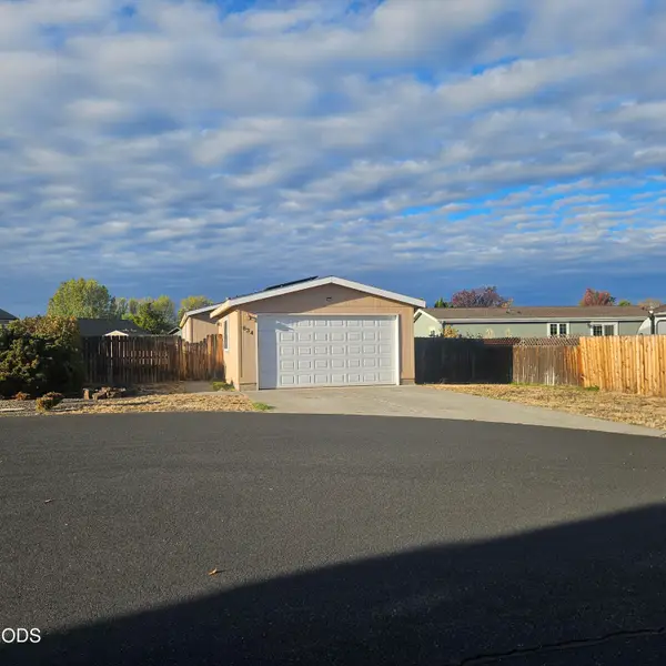 834 NE Paiute Court, Redmond, OR 97756