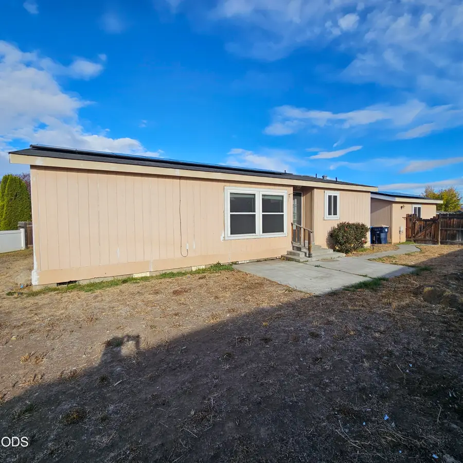 834 NE Paiute Court, Redmond, OR 97756 - #3