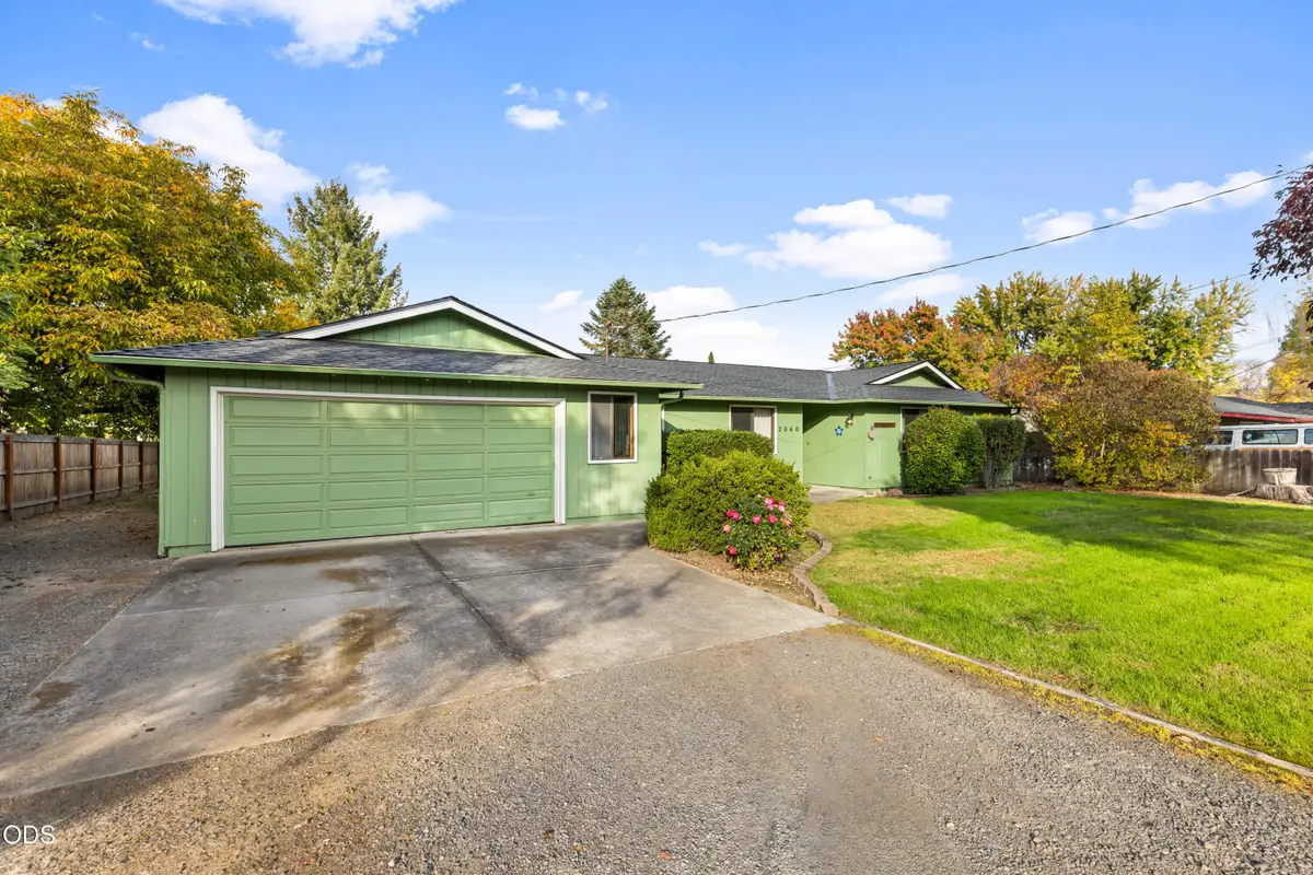 2060 Archer Drive, Medford, OR 97501 - #1