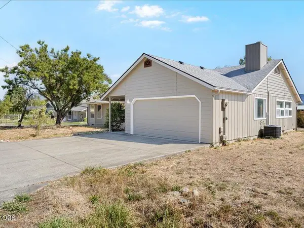 895 Coutant Lane #B, Grants Pass, OR 97527