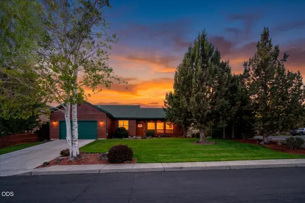 3560 SW Hillcrest Court, Redmond, OR 97756