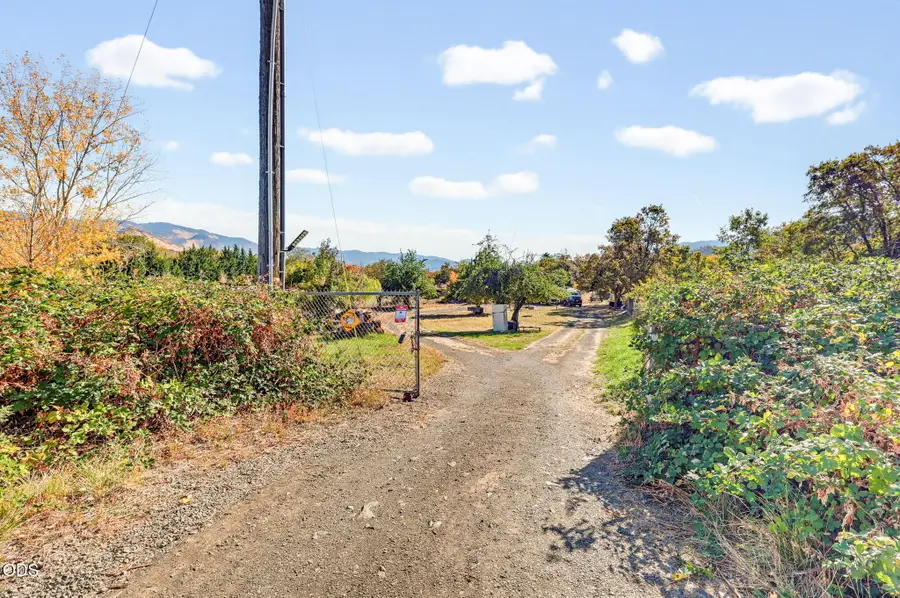 3701 Siskiyou Boulevard, Ashland, OR 97520 - #3