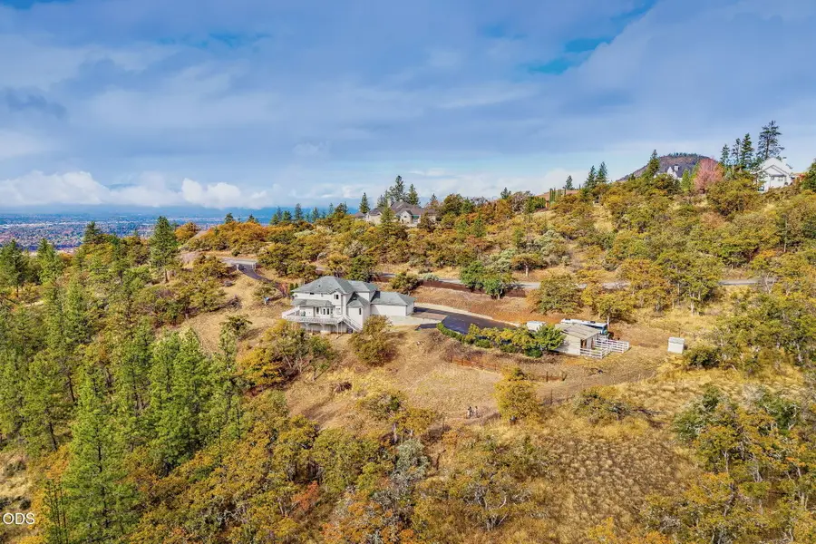 6610 Hillcrest Road, Medford, OR 97504 - #2