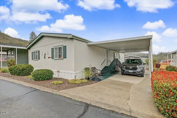 8401 Old Stage Road #UNIT 24, Central Point, OR 97502