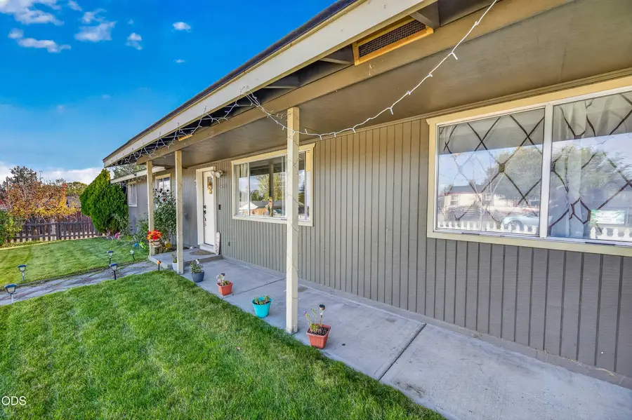 2456 SW Timber Avenue, Redmond, OR 97756 - #3