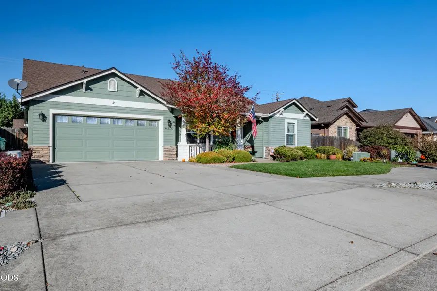 623 Cedarwood Drive, Eagle Point, OR 97524 - #2