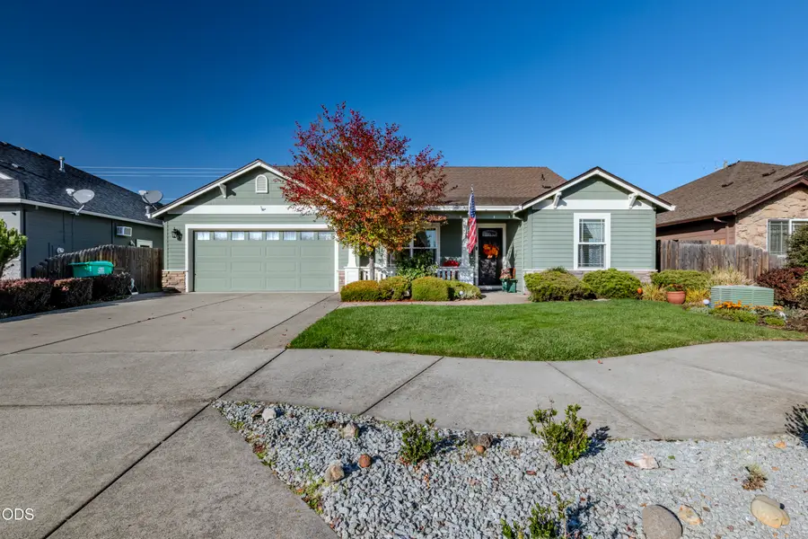 623 Cedarwood Drive, Eagle Point, OR 97524 - #3