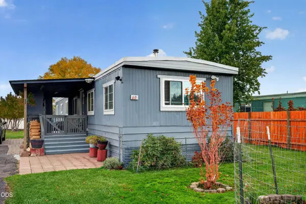 64900 Hunnell Road #UNIT 40, Bend, OR 97703
