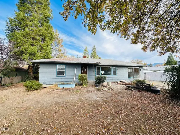 1016 SW I Street, Grants Pass, OR 97526