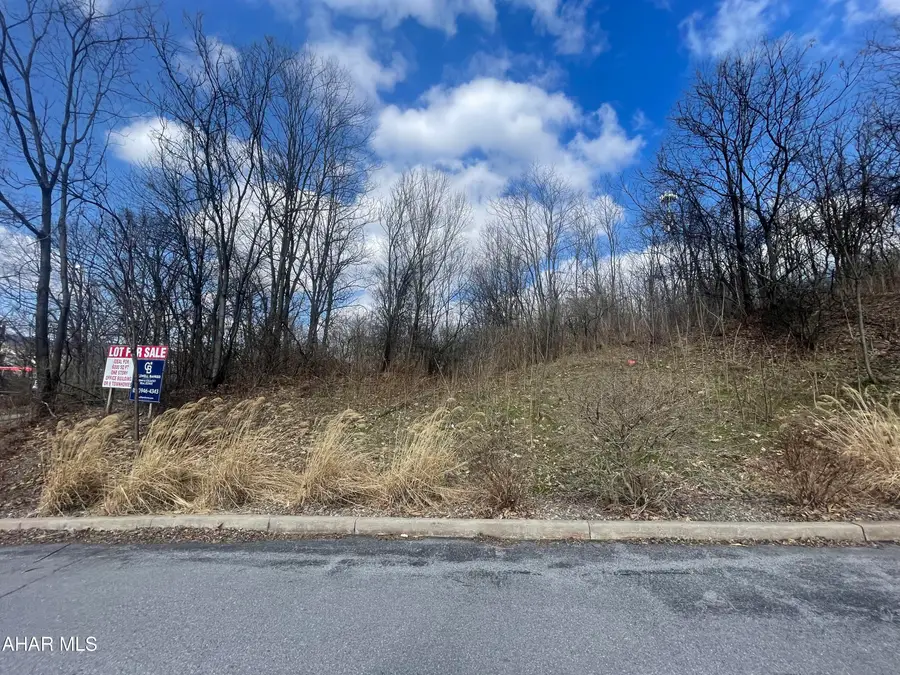 3349 Lynnwood Drive Drive, Altoona, PA 16602 - #2