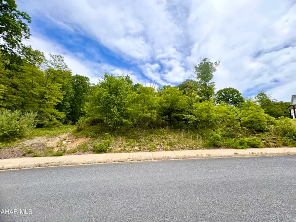 718 Brush Oaks Drive, Altoona, PA 16602